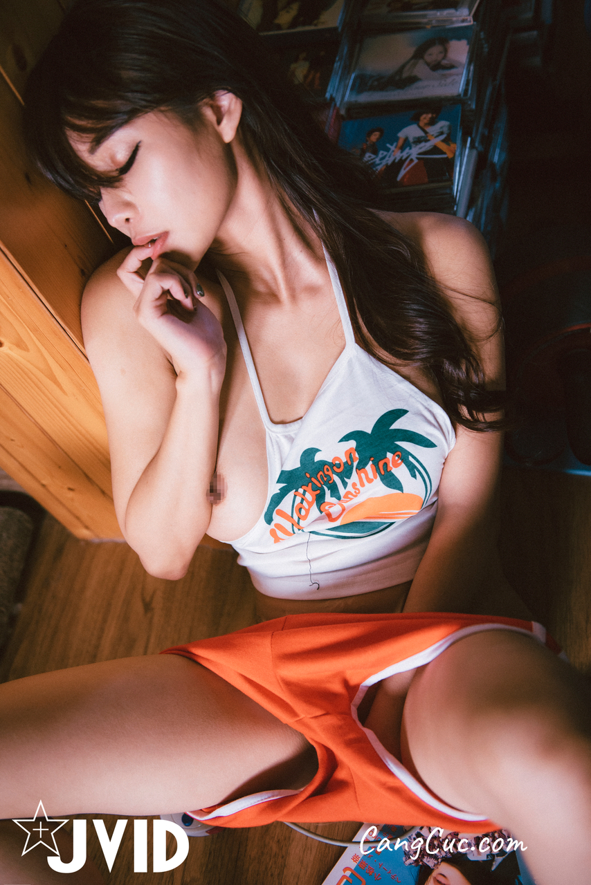 [JVID] Lele 樂樂 – 乳神乐乐一起过童年大尺度套图